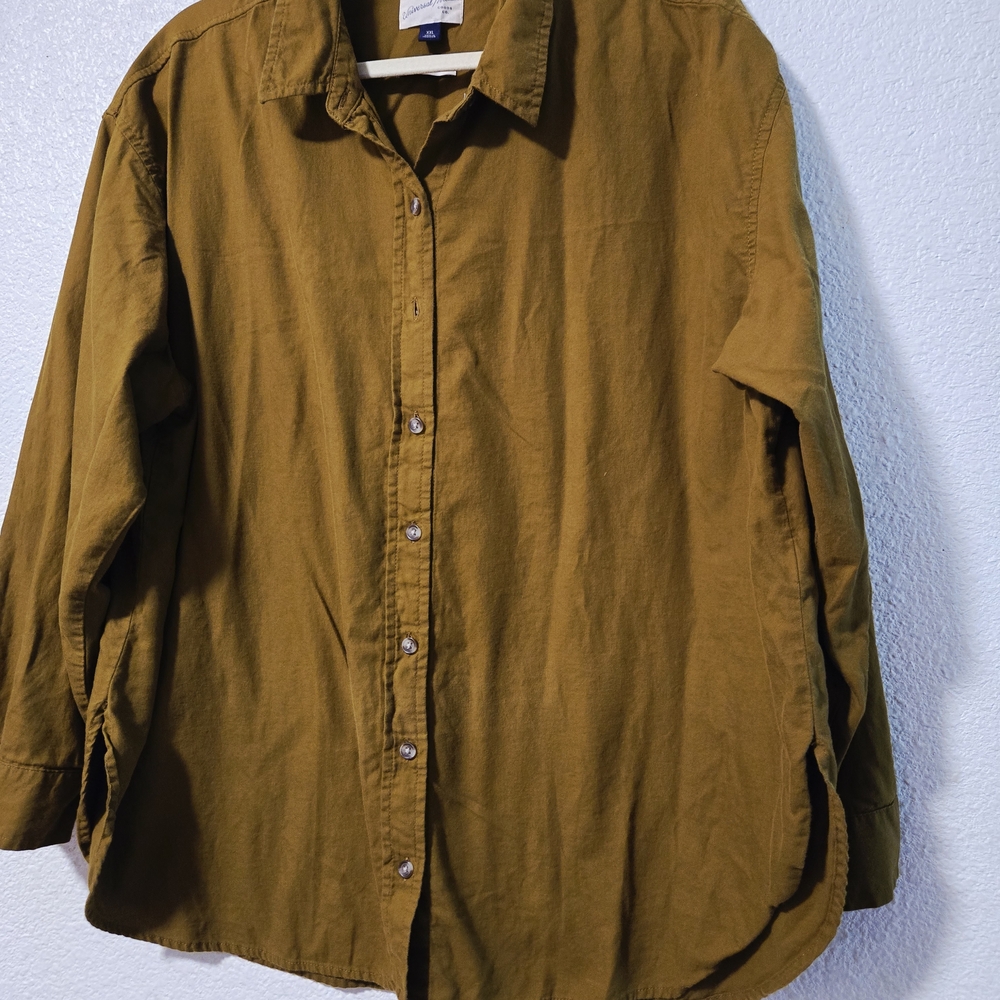Universal Thread Olive Green Collared Button-Up Shirt